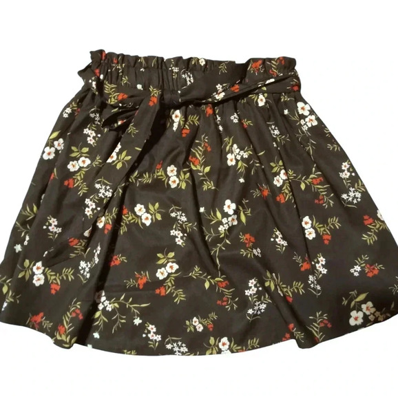 SHEIN Dresses & Skirts - 4/$15 Black White Red Floral Mini Skirt Tie Belt Size Medium Shein